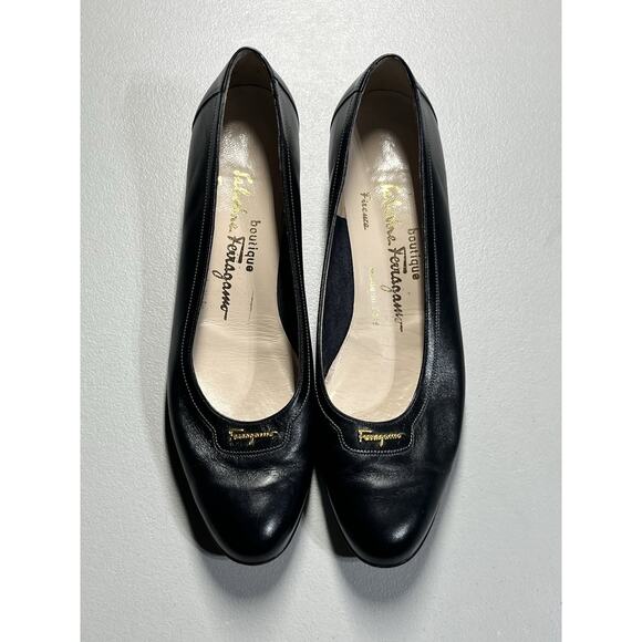 Salvatore Ferragamo Leather Pumps Heels 8 AAA Black Gold Script Logo Slip On - Picture 3 of 12
